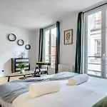 Montmartre L Close To Sacre-Coeur & Rue Des Abbesses