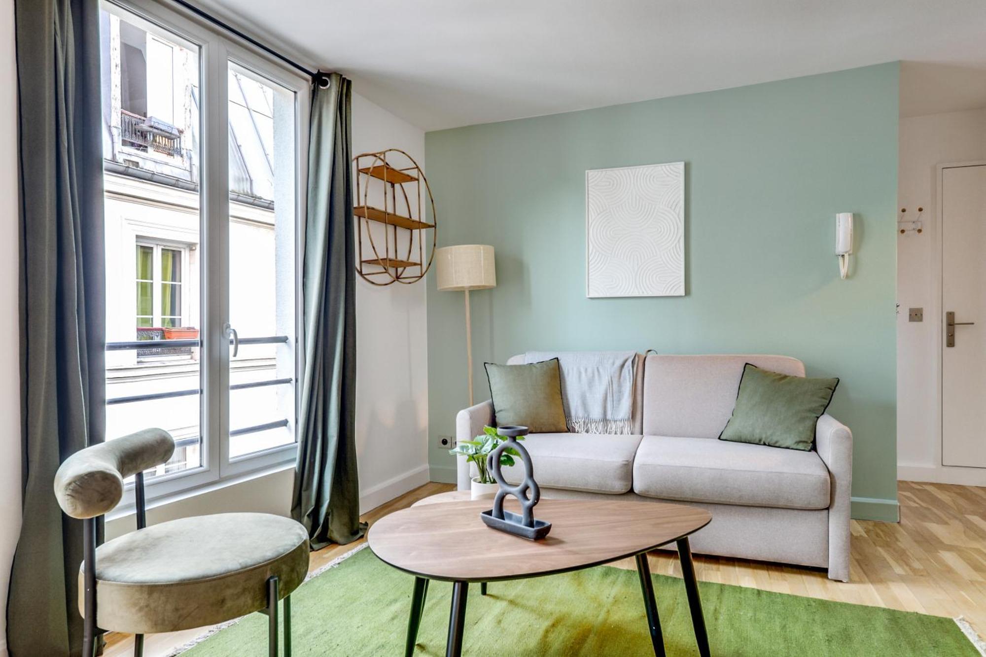 Montmartre L Close To Sacre-coeur & Rue Des Abbesses * Paris