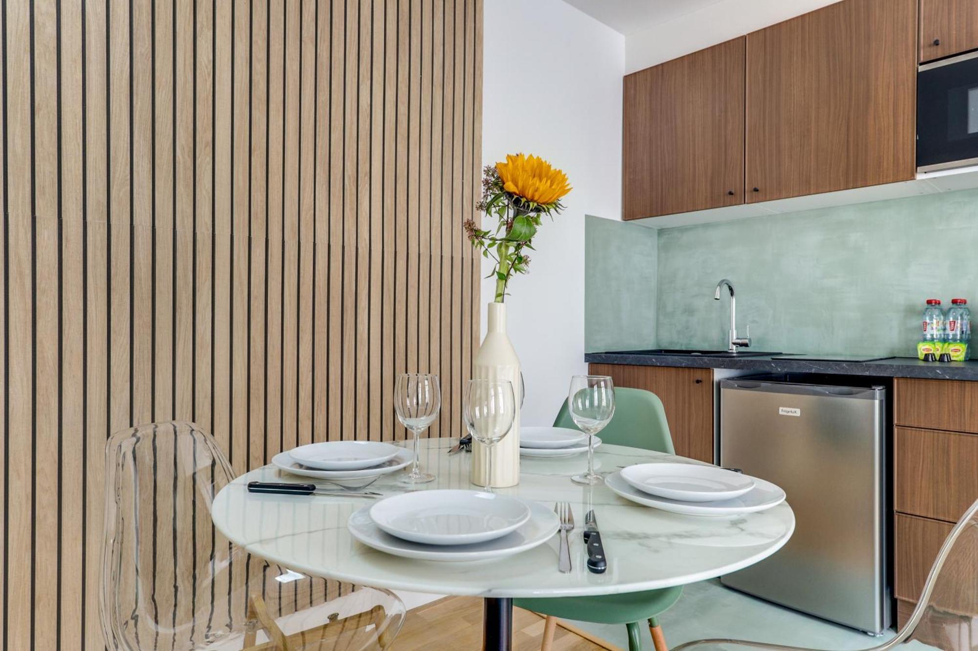Apartment Montmartre L Close To Sacre-coeur & Rue Des Abbesses