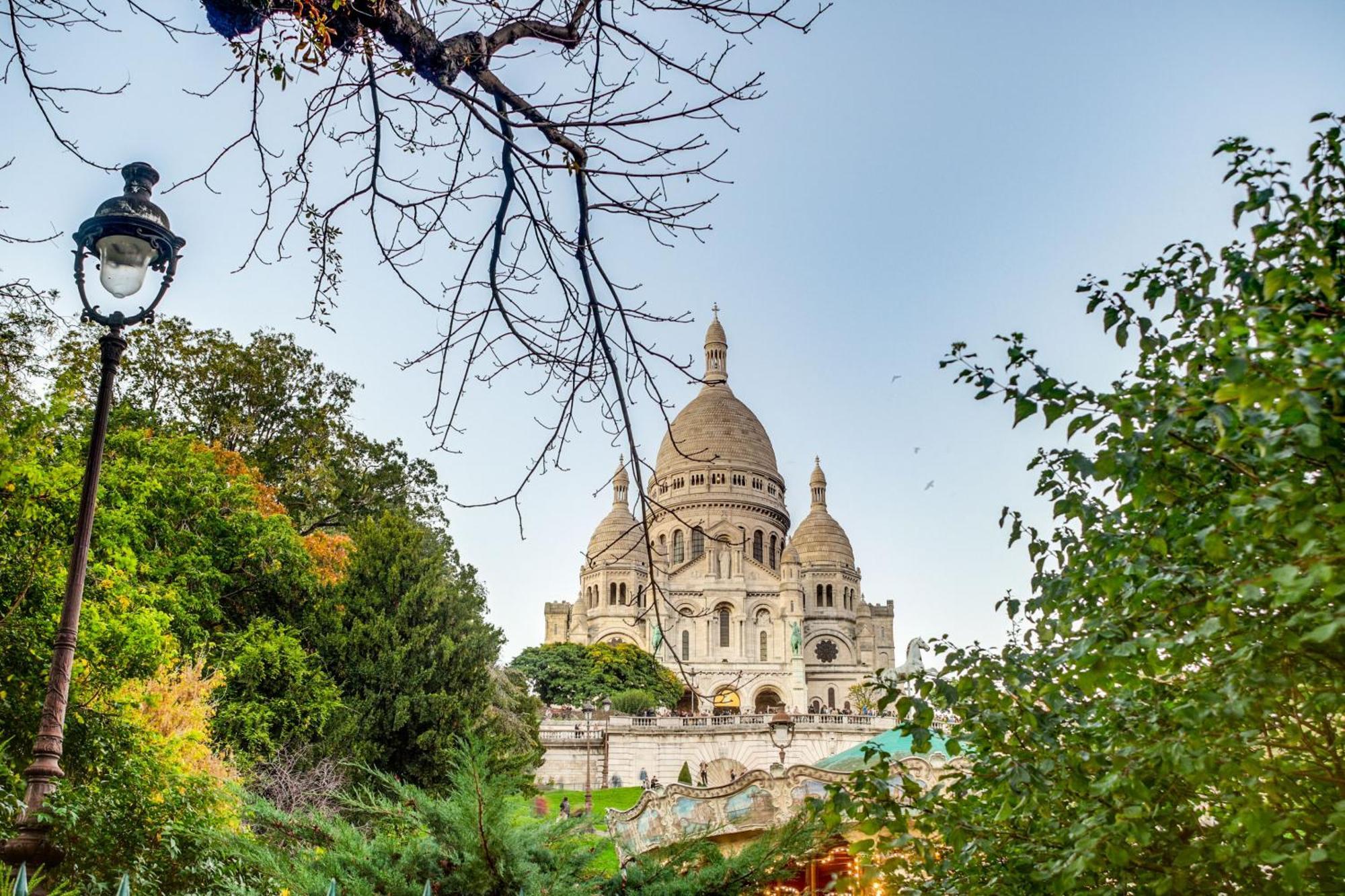 Montmartre L Close To Sacre-coeur & Rue Des Abbesses Paris