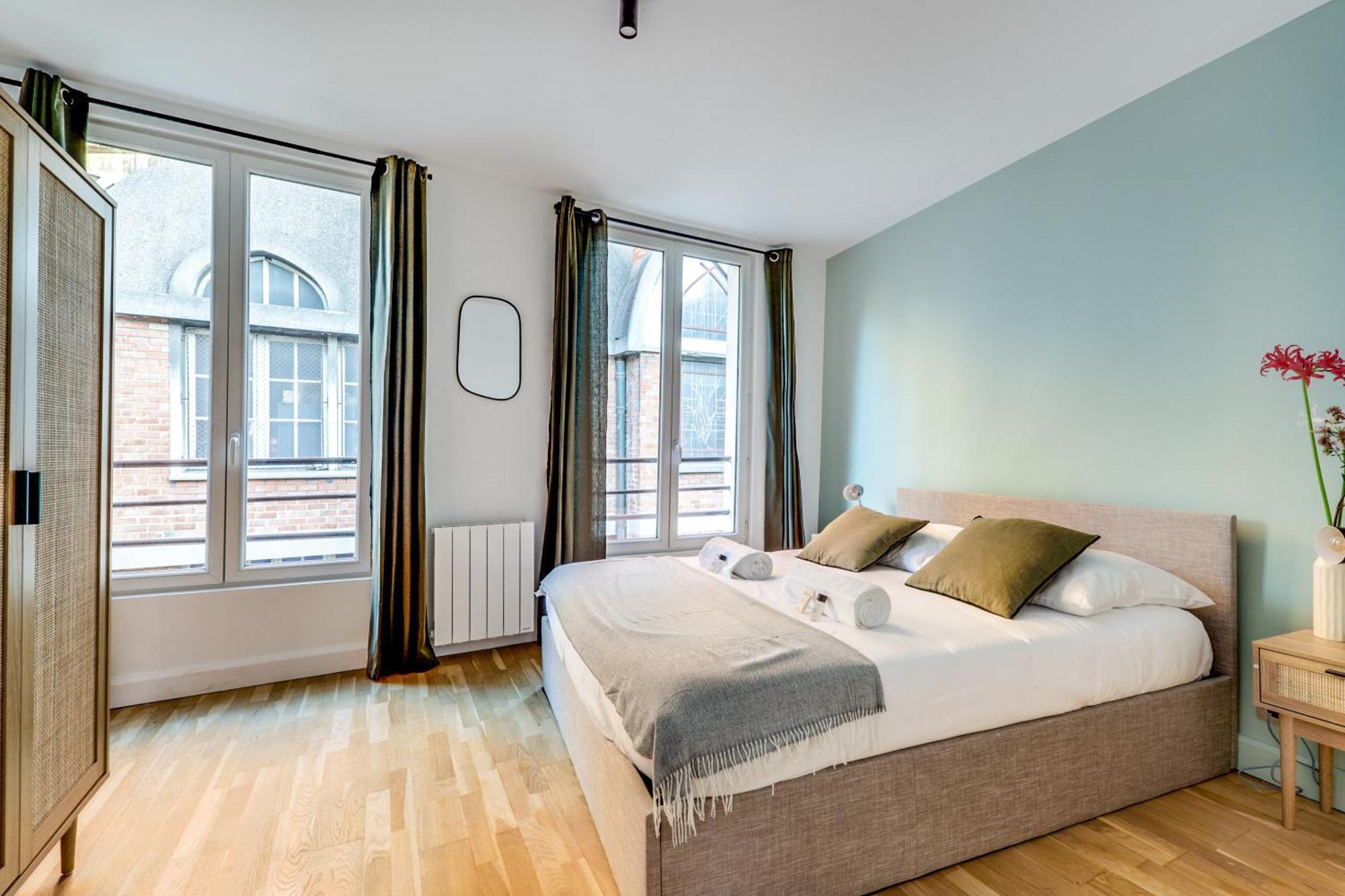 Apartment Montmartre L Close To Sacre-coeur & Rue Des Abbesses Paris